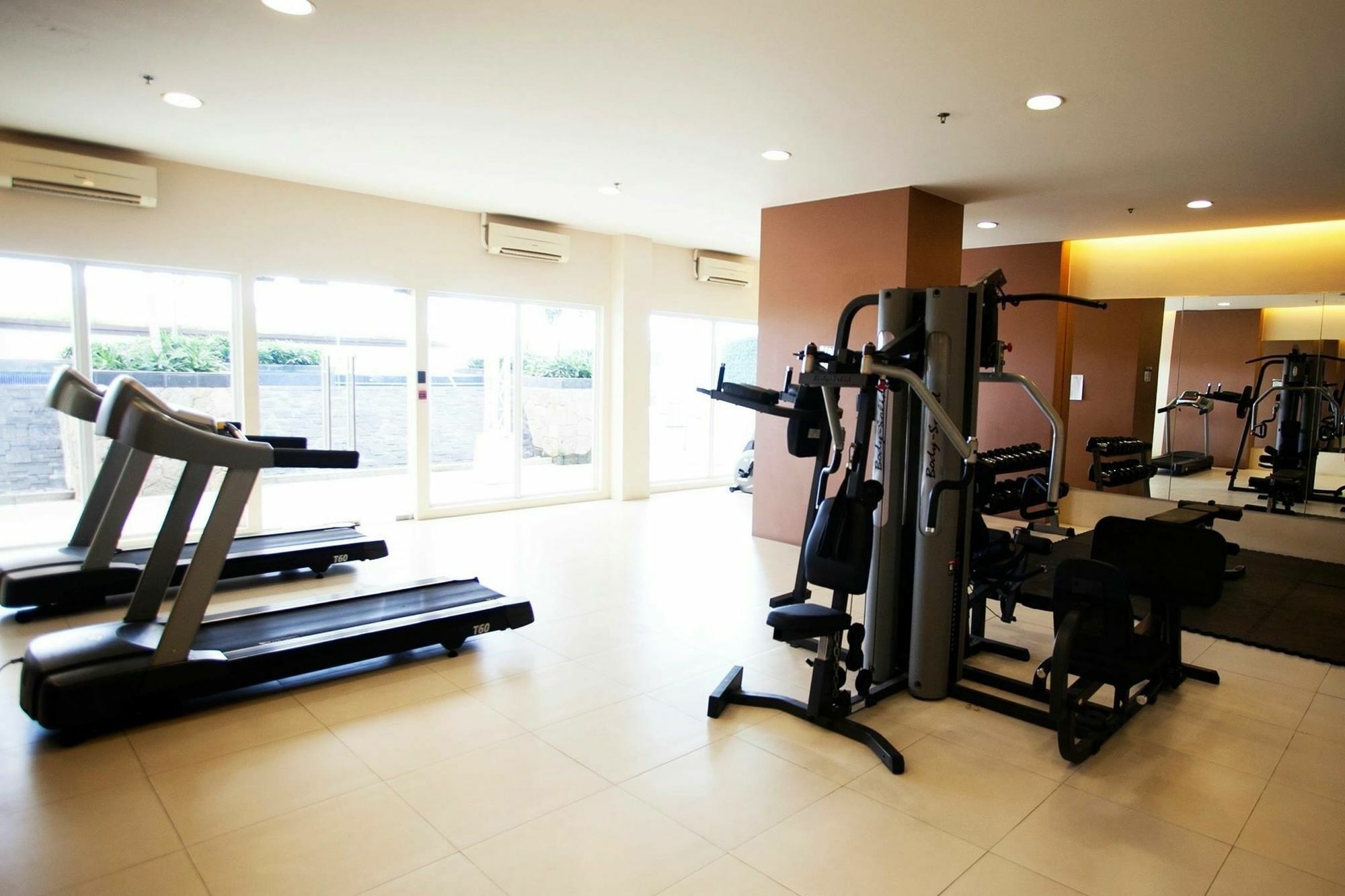 เดอะ ซีร์ก เซอร์วิซ เรสซิเดนซ์ Aparthotel เกซอนซิตี้ ภายนอก รูปภาพ