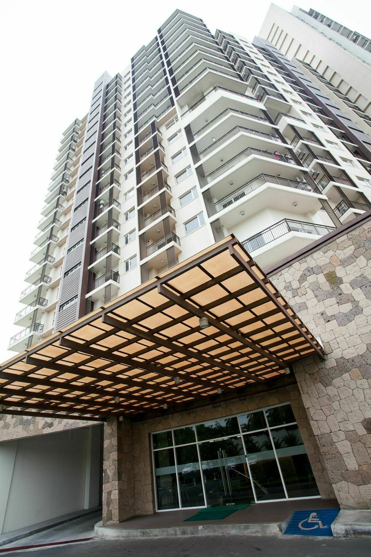 เดอะ ซีร์ก เซอร์วิซ เรสซิเดนซ์ Aparthotel เกซอนซิตี้ ภายนอก รูปภาพ